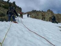 au milieu du couloir, les 3 cordées au milieu du couloir, les 3 cordées